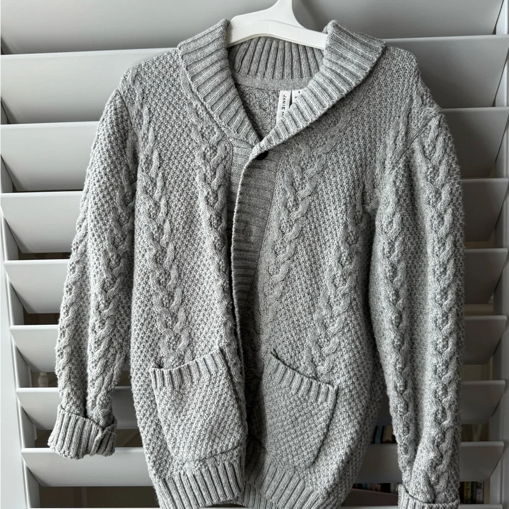 Assorted Sweaters and Jackets Collection - Picture 5 of 14